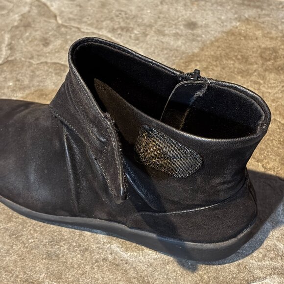 Clarks Cloudsteppers Women’s 7 Black Ankle Boots Soft Cushion Zip Comfort Shoes - Picture 10 of 13